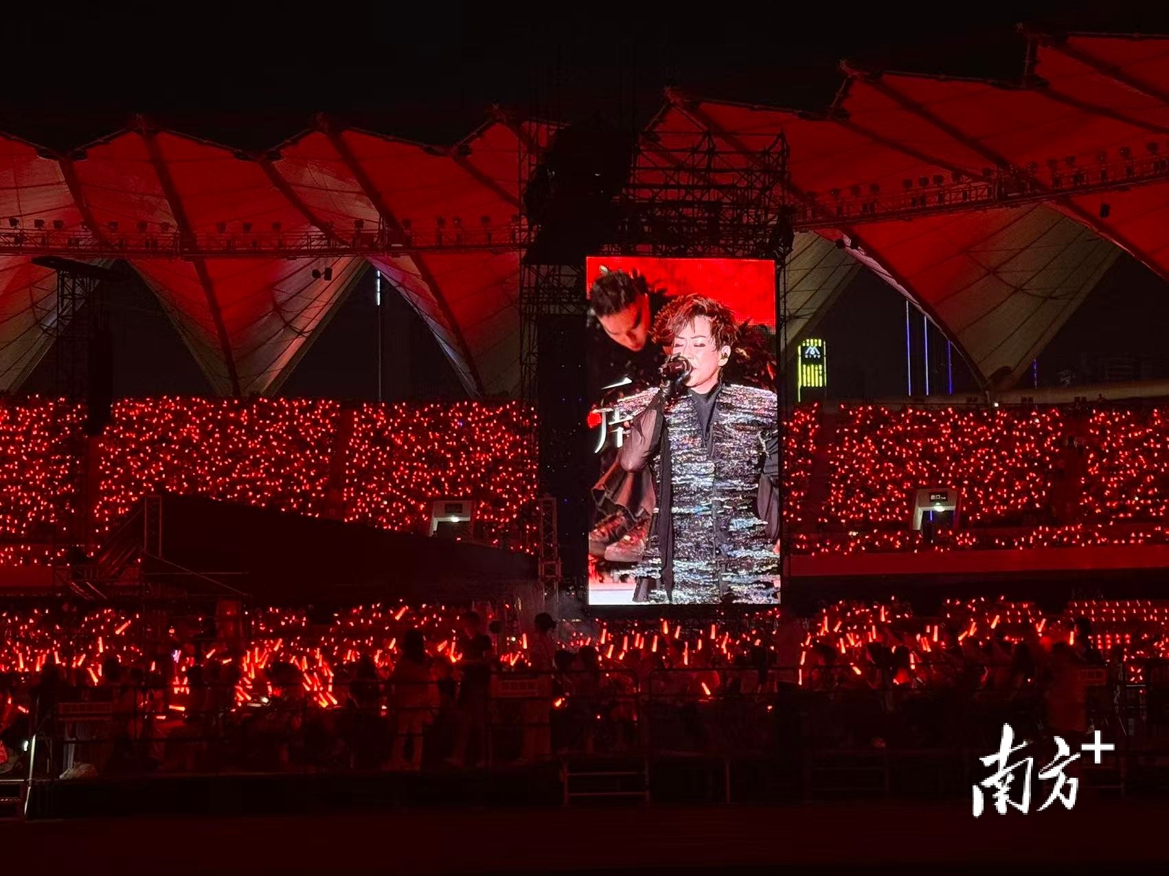 “佛山，我好钟意你！”林忆莲深情开唱，演艺之城再燃热潮