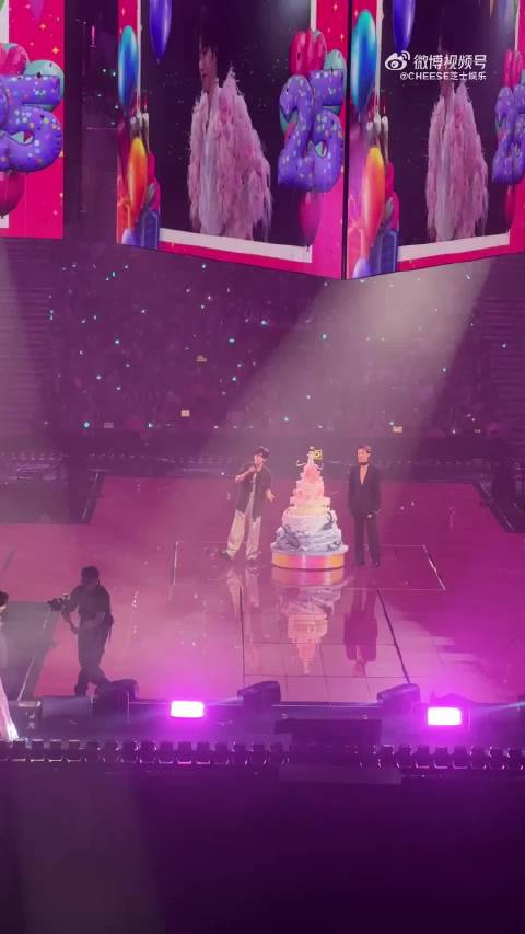 胡先煦王彦霖现身舞台为陈立农庆生