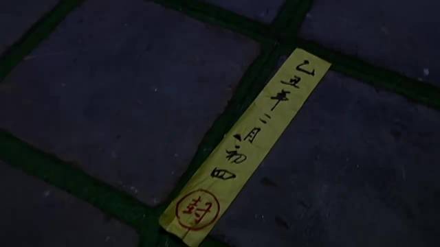 金枝欲孽：秀女误闯封禁寝殿，壮胆要破财消灾，被姑姑一句话吓趴