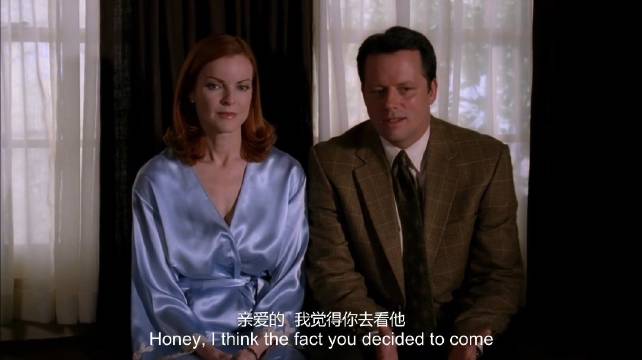 在男性的绝对力量面前，女性像只小鸡仔一样被拎来拎去！