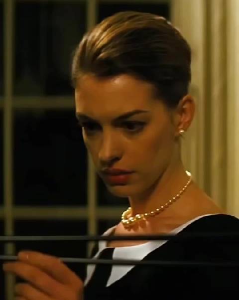 当猫女偷珠宝被发现 蝙蝠侠