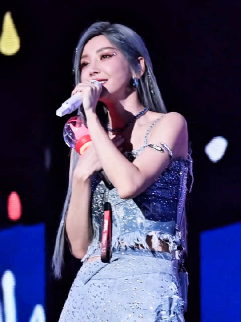 于文文拾光巡回演唱会北京站《谢谢你爱我》