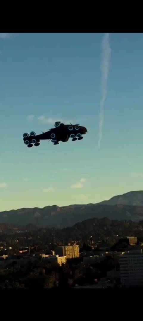 洛杉矶上空现反重力飞行器，酷似黑客帝国飞船