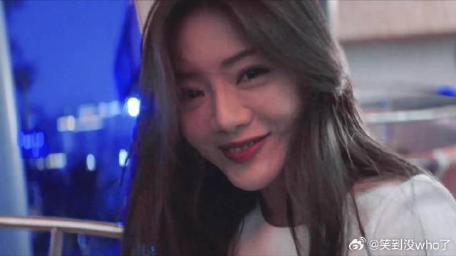 “她笑着哭着看着他欺骗她”