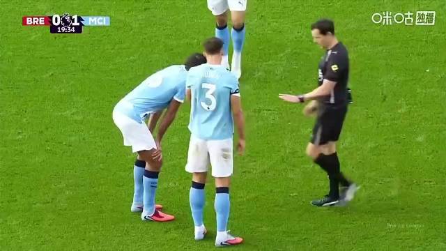 满脸无奈！罗德里第20分钟伤退，徐阳：他不甘心啊，不想下场