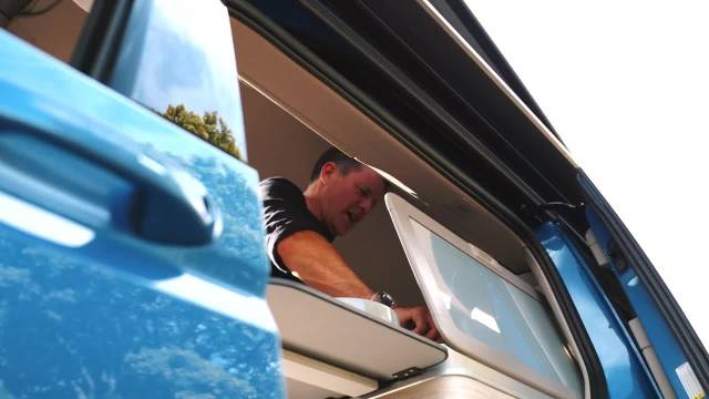 英国名厨Matt Tebbutt出镜大众T7露营车宣传片