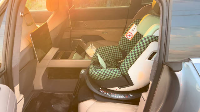 蔚来ET9家用体验，儿童座椅安装不便引关注