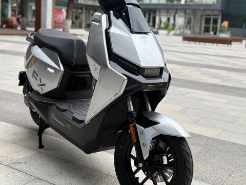 小牛FX风速与极核AE4 SE电摩核心参数对比