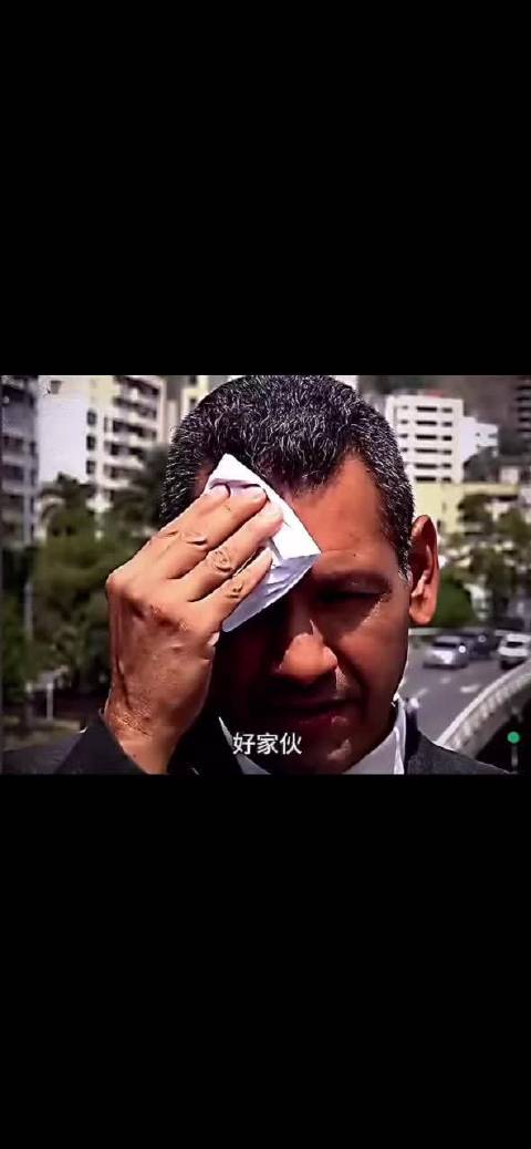 高铁男子亲吻陌生女童引争议