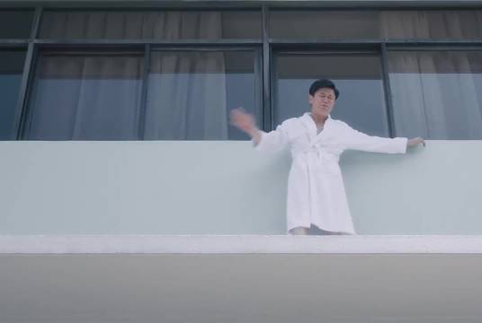 肖央王讯传话闹剧险酿跳楼乌龙