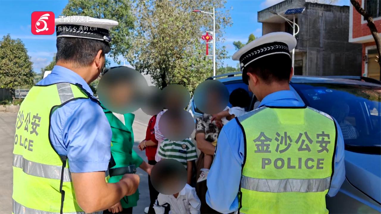 贵州毕节一辆七座商务车塞进九人，安全真不能“挤”！