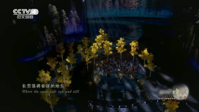 周深央视秋晚中俄双语献唱《归来》