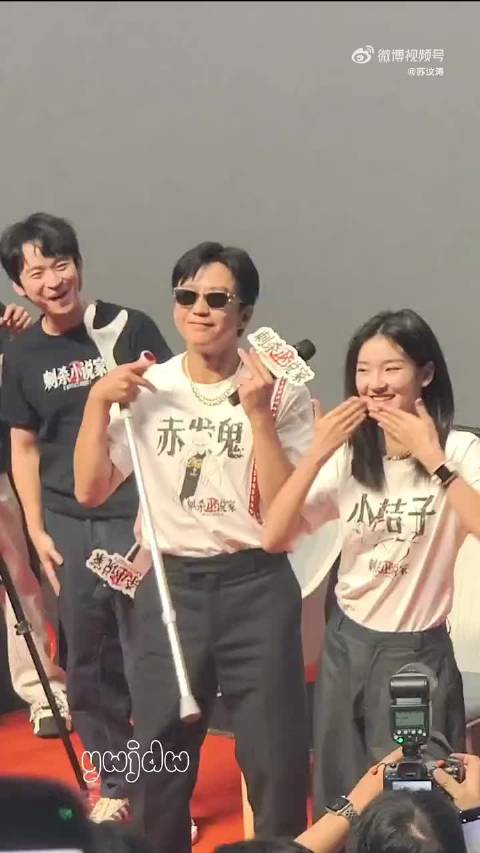 王圣迪戏内酷飒射手戏外戴小天才