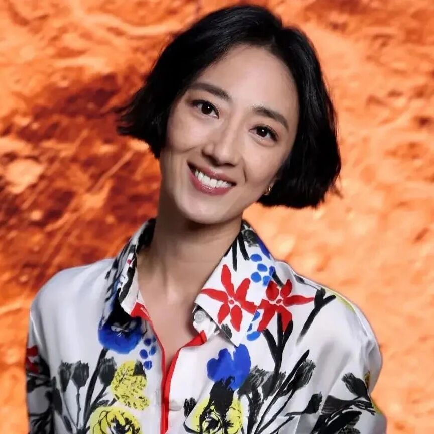 41岁桂纶镁生图撞脸男星孙耀威，脸部干瘪气色差，花期太短