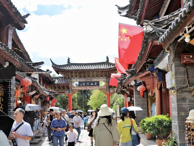 今年国庆中秋期间的丽江古城。(受访单位供图)