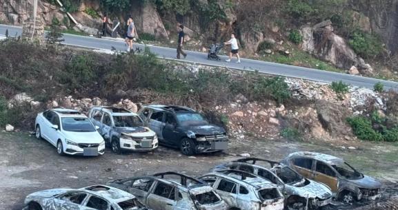 “一辆阿维塔突然起火，致7车爆炸”，疑似车主发声