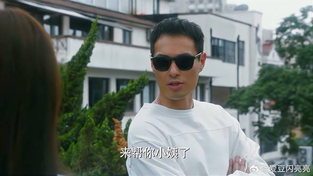 美女心情不好，小伙还火上浇油，下秒属实有点惨