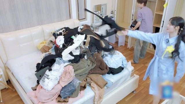 井胧帮李莎旻子整理衣柜展现收纳绝技