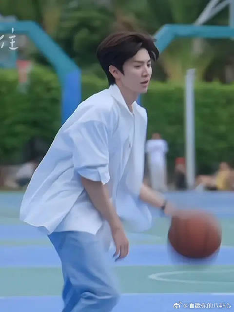 瞧不起谁呢！咱嘉许哥可是灌篮高手！