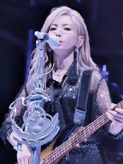 于文文拾光巡回演唱会成都站《不再犹豫》