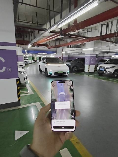 理想i8首次体验VLA召唤功能，陌生停车场自动接驾