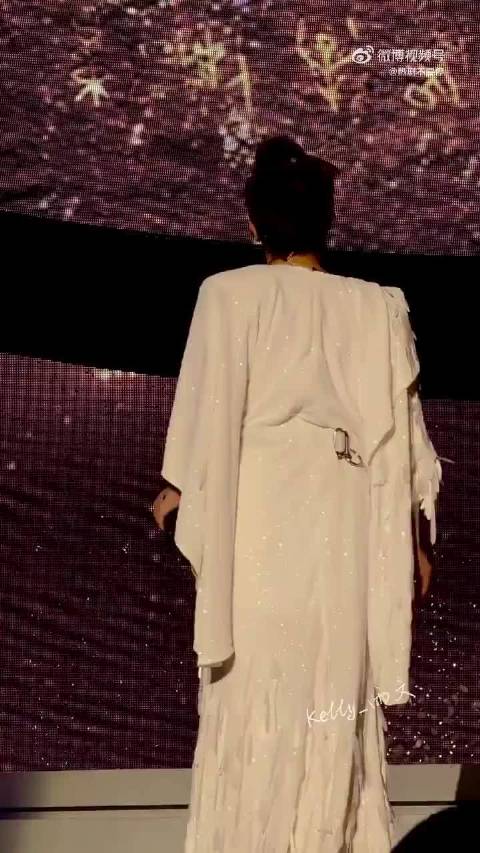 六天两见林忆莲，歌迷追巡演不辞奔波