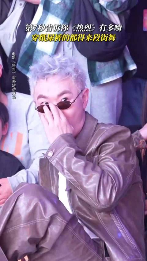 你是说这个穿纸尿布喝奶粉的小孩哥是冠军吗小孩哥也是哥