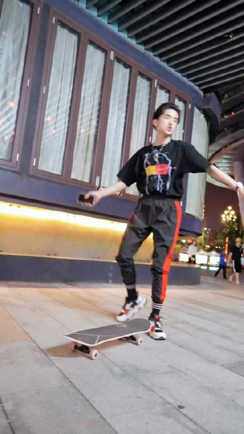 今天有要表演节目的小盆友吗