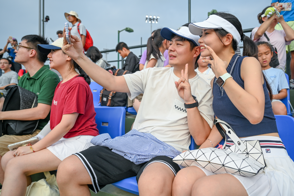 魔都眼·国庆｜网球大师赛众星云集，超24万球迷享假日盛宴