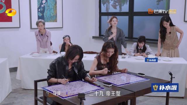 王珞丹抽象派画圈引宋妍霏马吟吟笑评