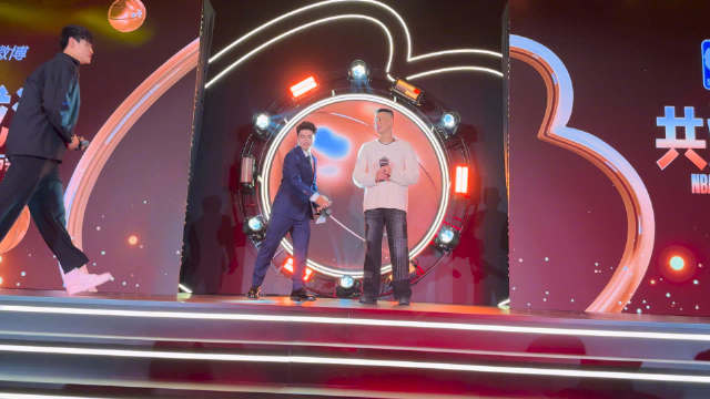 林书豪曾凡博同台互动，NBA与微博达成合作