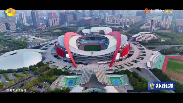 浪姐亮相连云港绿茵场解锁苏超新体验