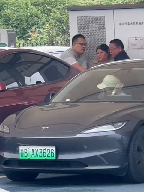 省油是真省油，像我这种性格，估计等一天也冲不上电，根本抢不到充电桩