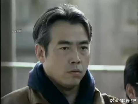 霸王别姬珍藏版镜头，年轻时的陈凯歌张艺谋与巩俐握手，陈凯歌为张国荣导戏