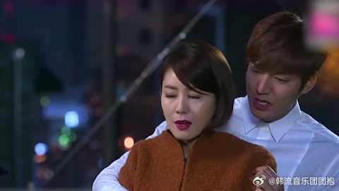 金叹妈向车恩尚打探金叹的下落，没想到金叹突然出现，太巧了