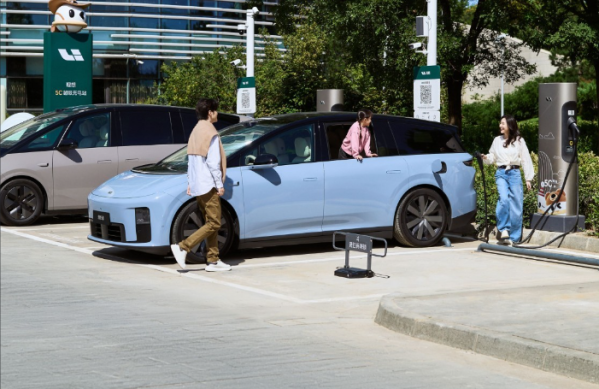 理想汽车宣布超充站单周新增105座 累计突破3400座
