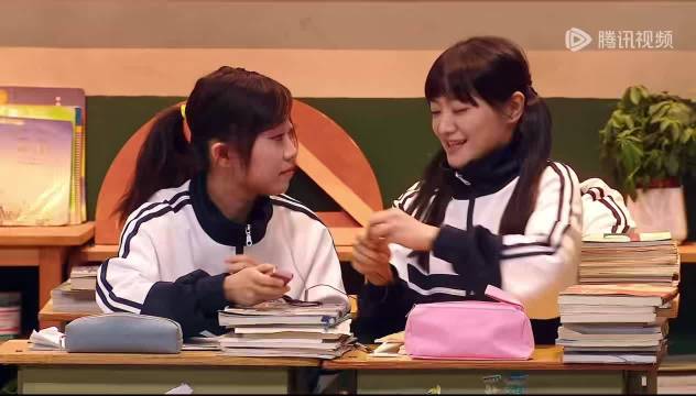 左凌峰拒李飞邀约质问韩寒，校园男神造型引热议