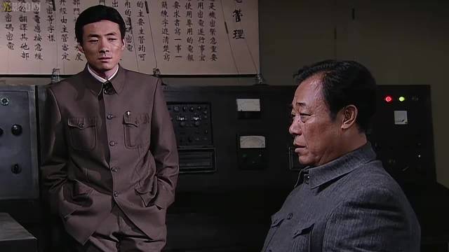 潜伏:李涯揭露翠平是匪谍，并逼宫站长对其进行抓捕