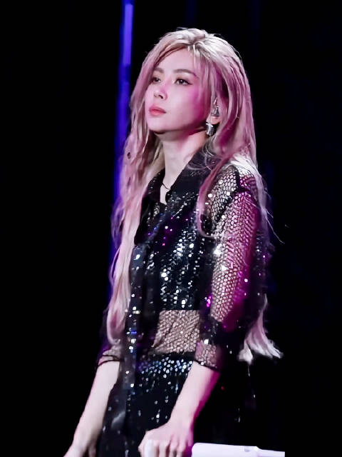 于文文拾光巡回演唱会成都站《伤患》