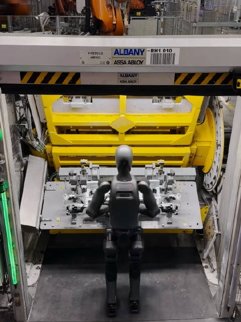 人形机器人过去5个月在宝马X3生产线上每天工作10小时引发巨大热议！