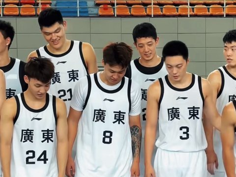 广东全运阵容大合影！后场配置拉满，内线攻守兼备，锋线不错！