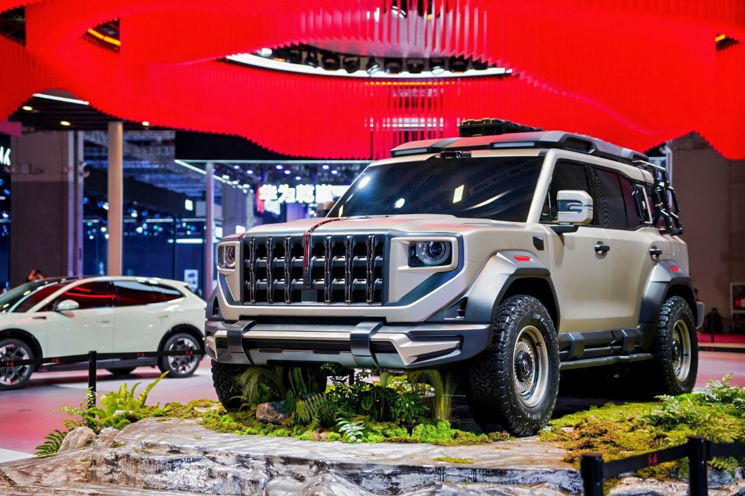 红旗首款豪华硬派越野车征名 TOP10 出炉，采纳者将获赠 001 号车