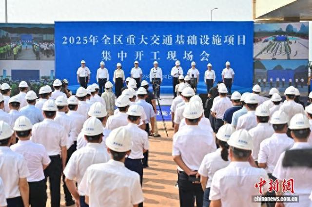 图为开工现场会。 俞靖 摄