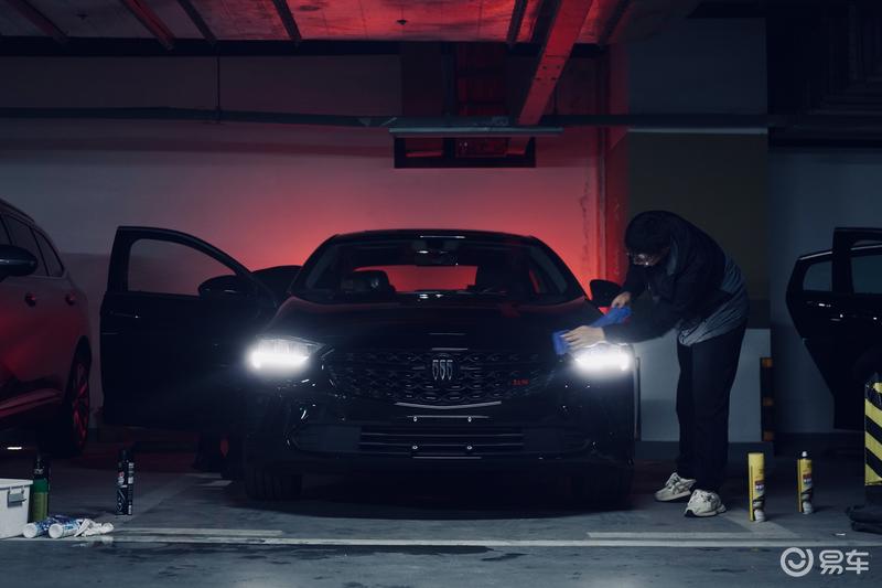 别克君威将推全新“曜黑竞速套件” 首发竞速红运动内饰