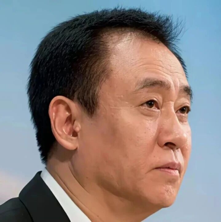 许家印550亿元资产被冻结、接管，包括家族33家公司、车牌粤A98888的劳斯莱斯幻影、多个境外银行账户等