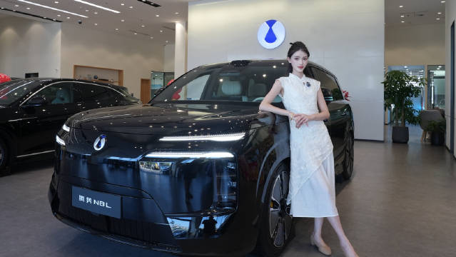 腾势N8L实探体验，三排平权设计重塑家庭出行