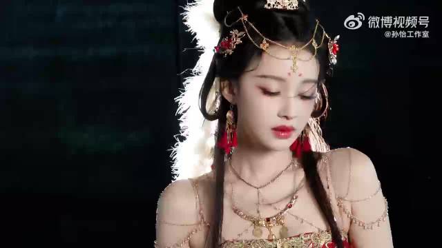 孙怡录制《王牌对王牌》vlog展现工作魅力