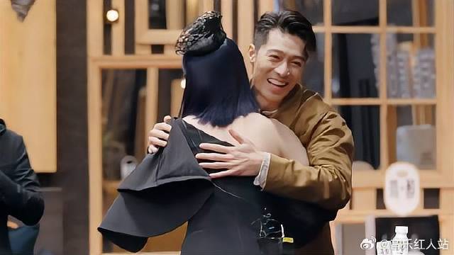 周柏豪杨千嬅喜重逢，两人竟演过CP，刘惜君惊呆！