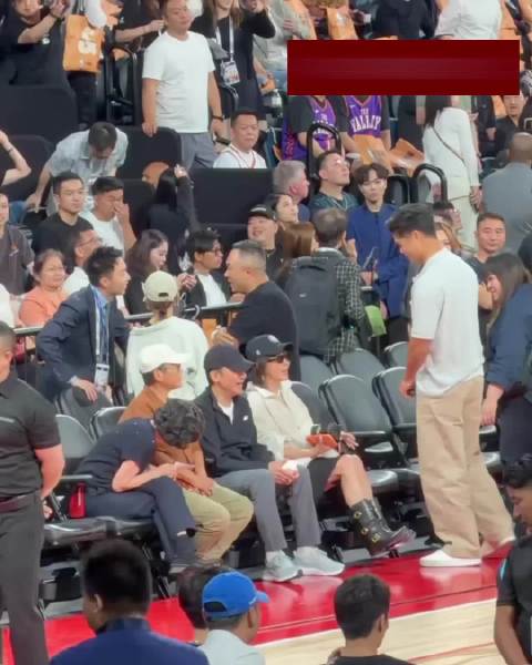 种梦音乐韩啸携VaVa梁朝伟刘嘉玲马云等现身NBA中国赛