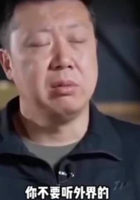 王治郅提醒杨瀚森控制犯规提速，主场首秀4分钟3犯陷被动